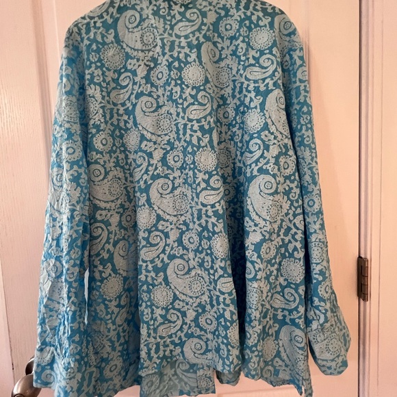 NWT Avenue lightweight Light Blue Paisley button up  Shirt.  size 26/28 - Picture 7 of 8